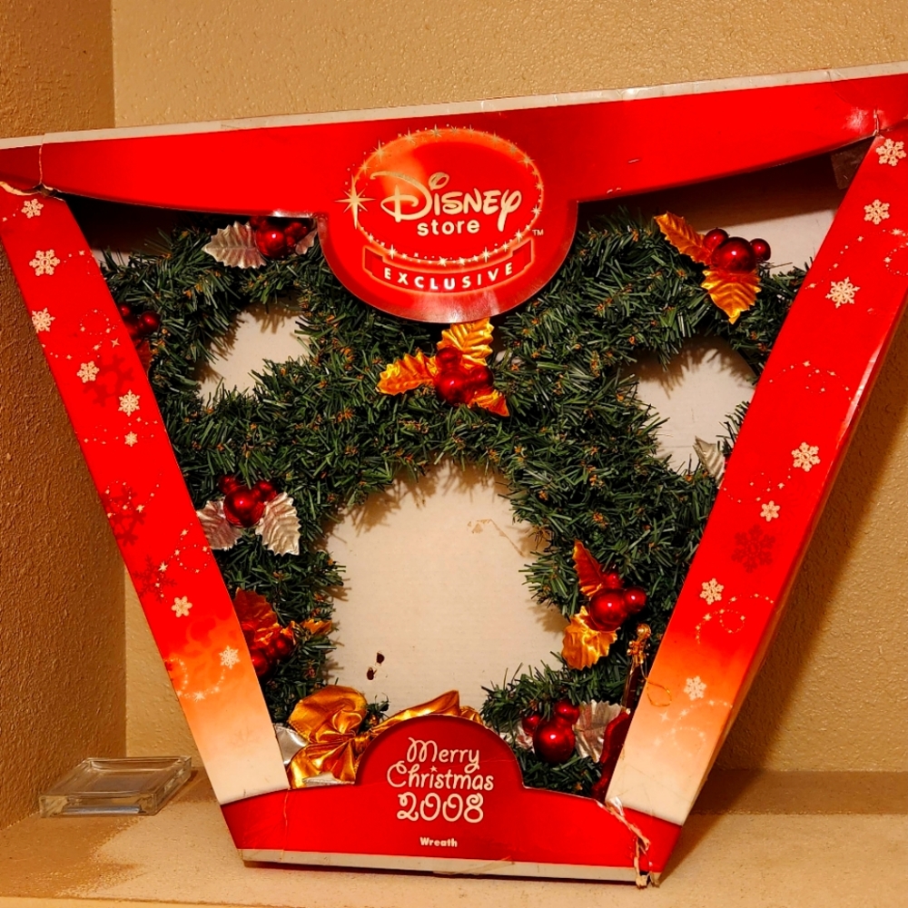Disney Store exclusive Christmas Wreath 2008